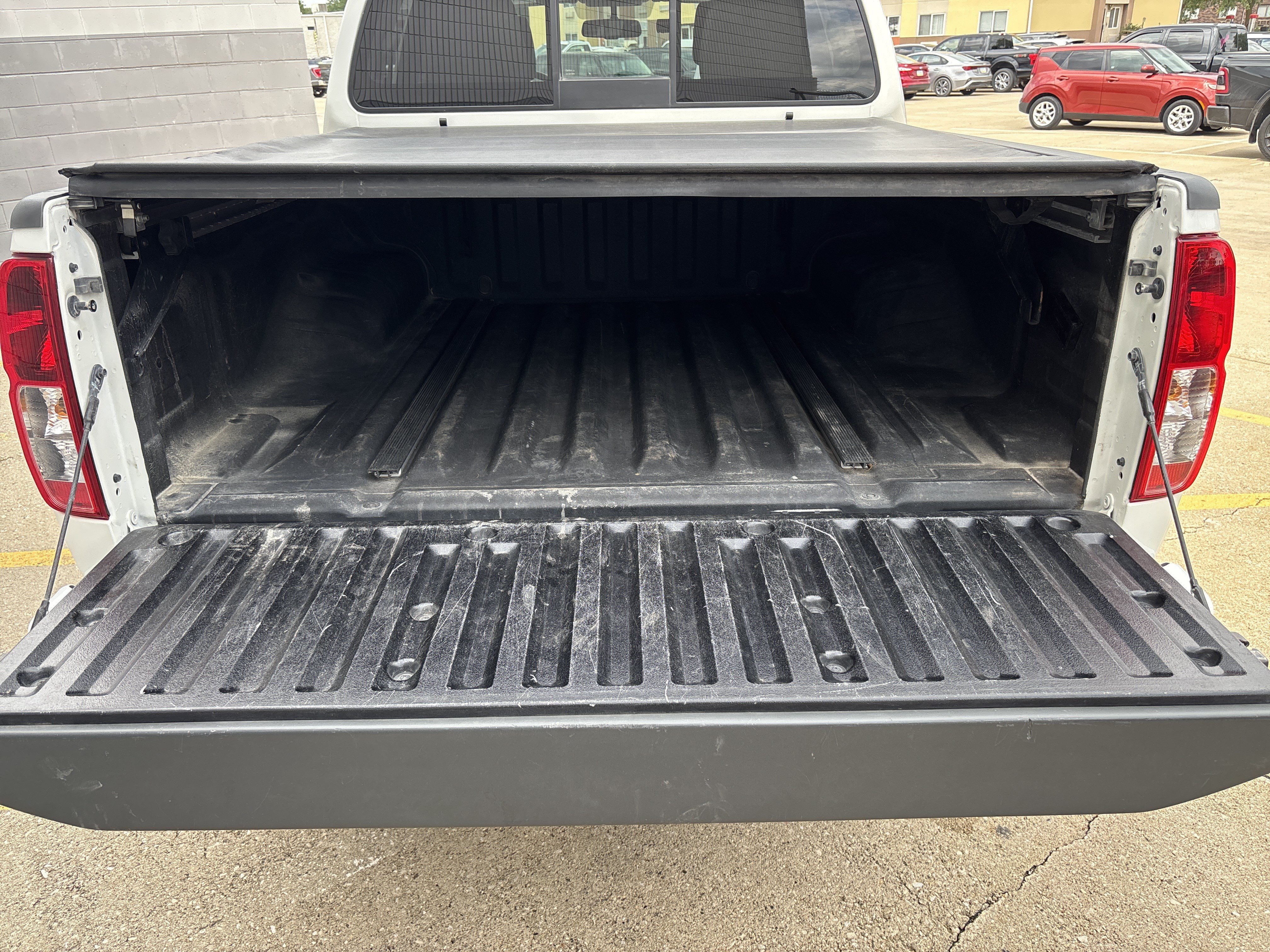 Used 2020 Nissan Frontier SV w/ Midnight Edition Floor Mats AWD/4WD image 18
