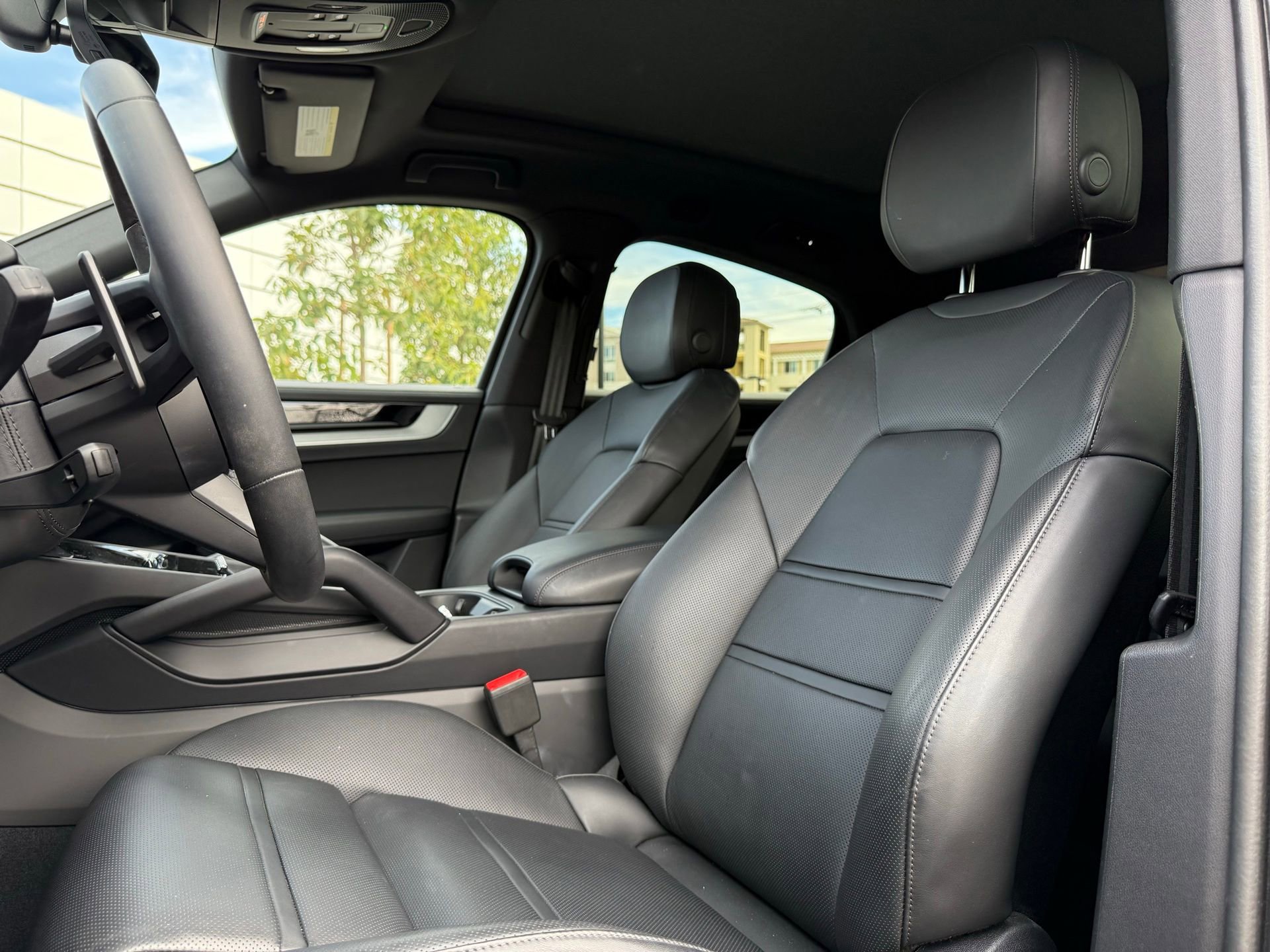 Used 2025 Porsche Cayenne Coupe image 5