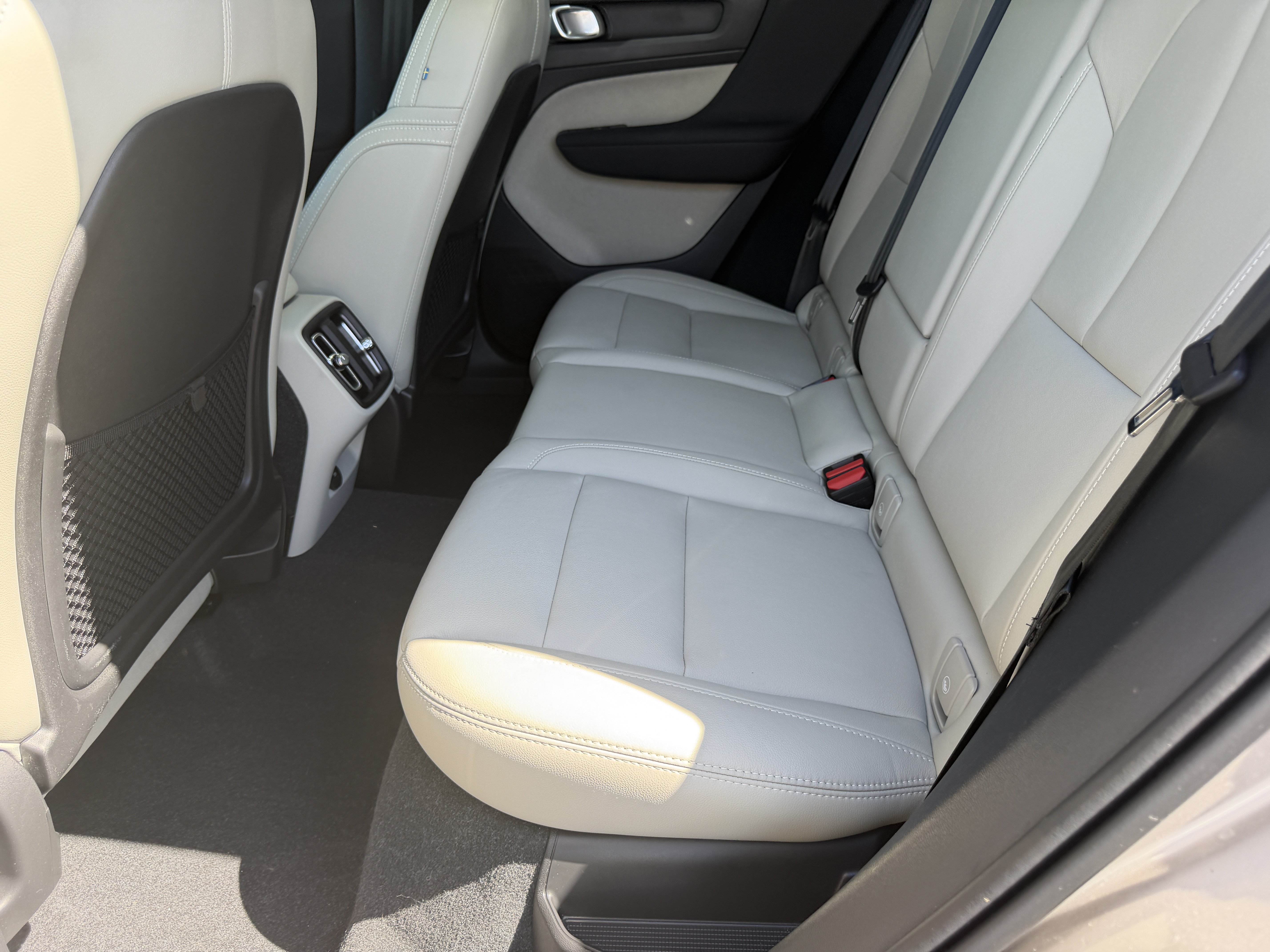 Certified 2024 Volvo XC40 B5 Plus w/ Protection Package Premier AWD/4WD image 19