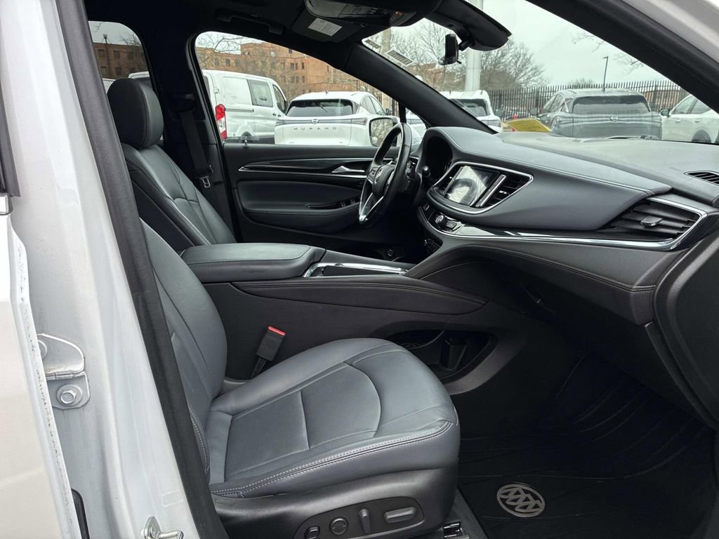 Used 2022 Buick Enclave Premium w/ Experience Buick Package image 10