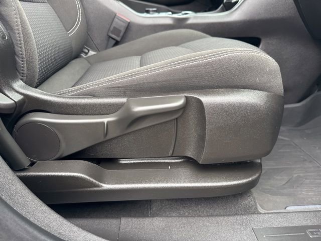 Used 2023 GMC Terrain SLE w/ Driver Convenience Package image 30