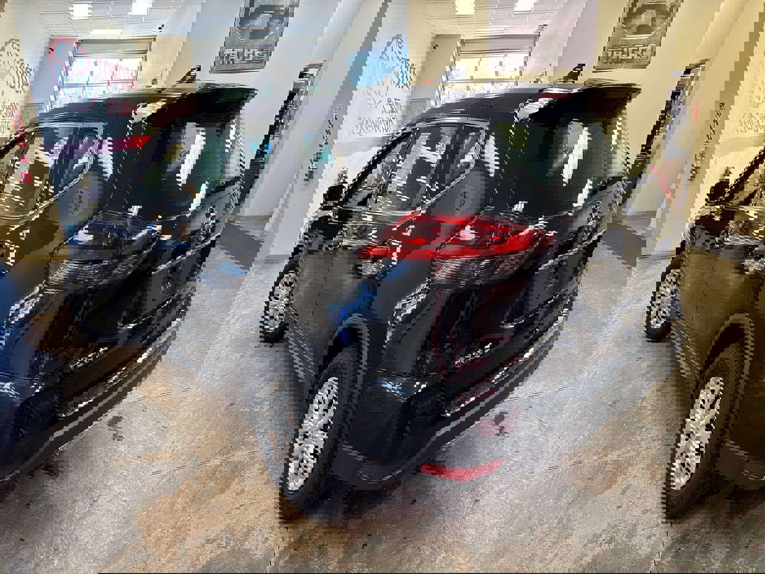 Used 2020 Nissan Rogue S image 7