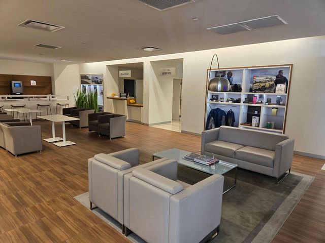 Used 2025 Mercedes-Benz GLS 450 4MATIC image 39