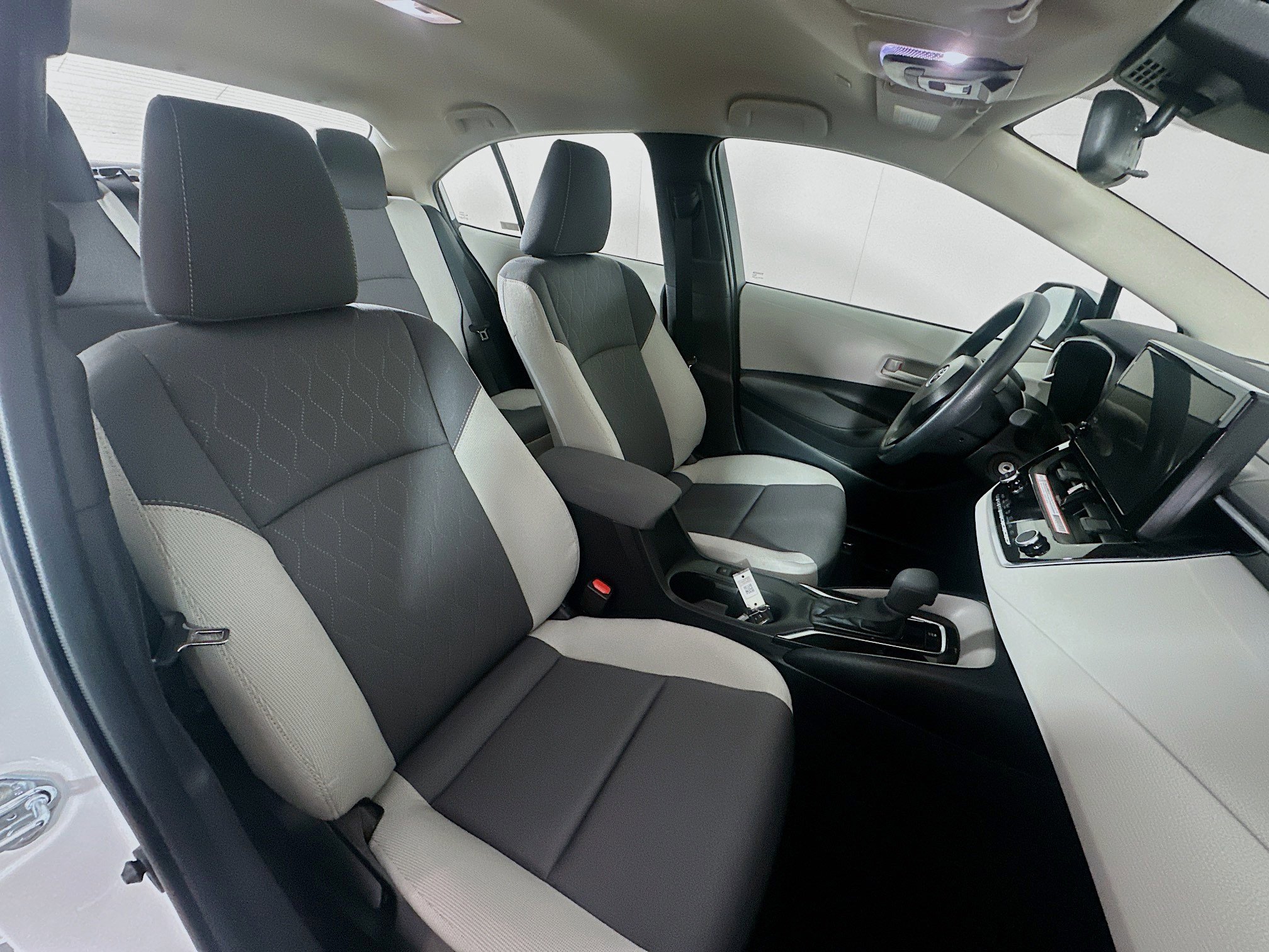Used 2026 Toyota Corolla LE FWD image 29