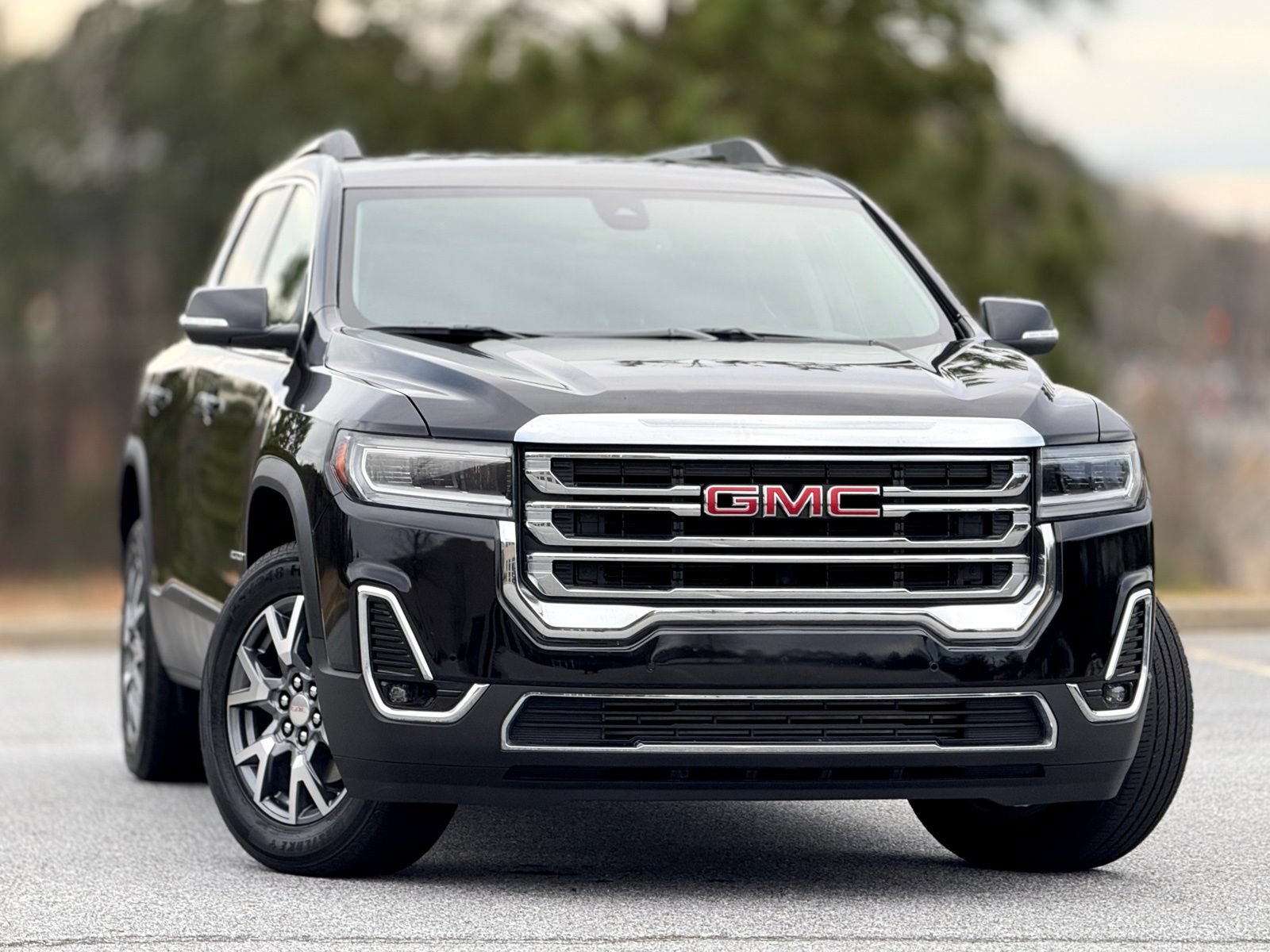 Used 2023 GMC Acadia SLT FWD image 3