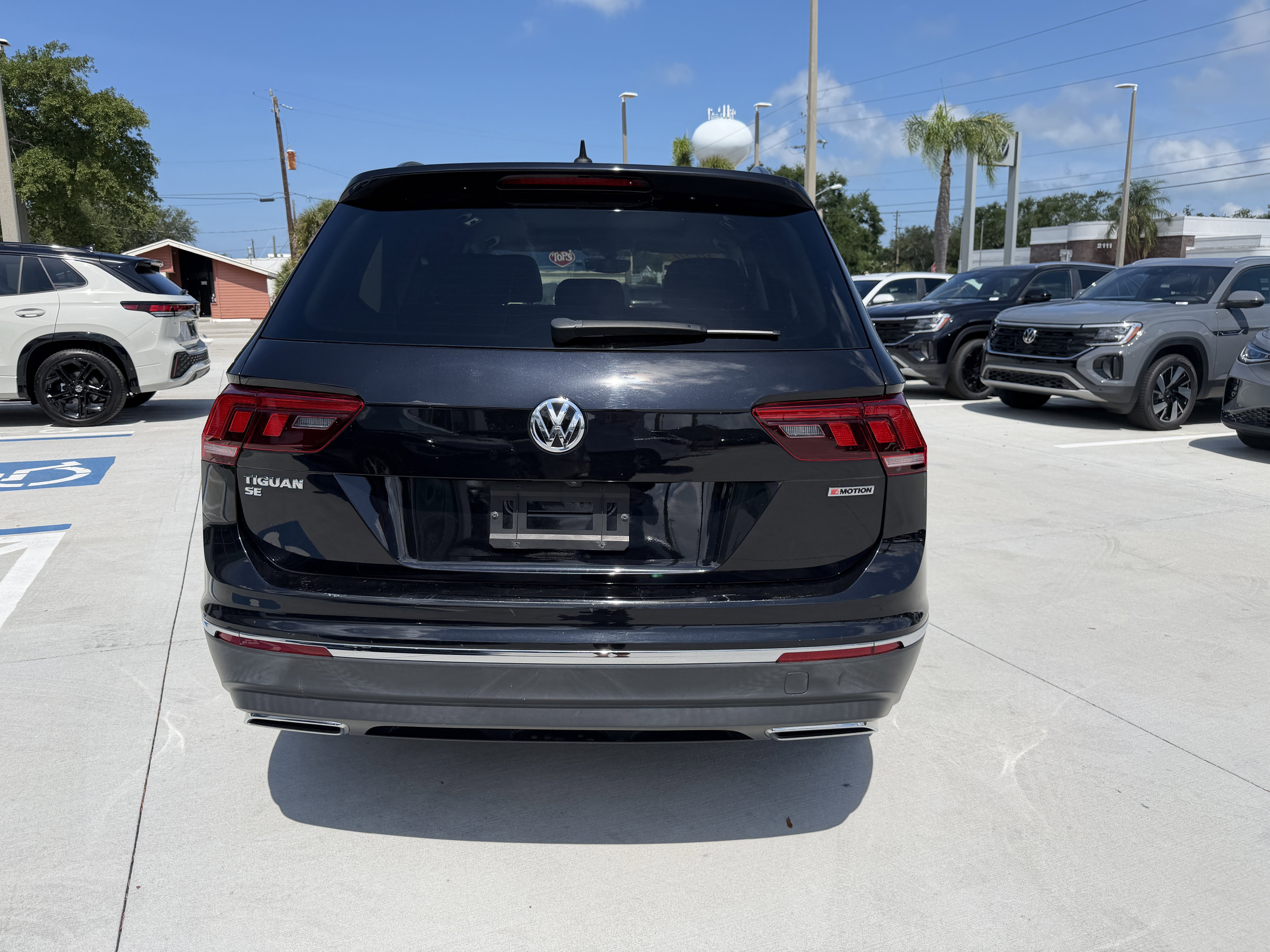 Used 2020 Volkswagen Tiguan SE w/ Panoramic Sunroof Package AWD/4WD image 4