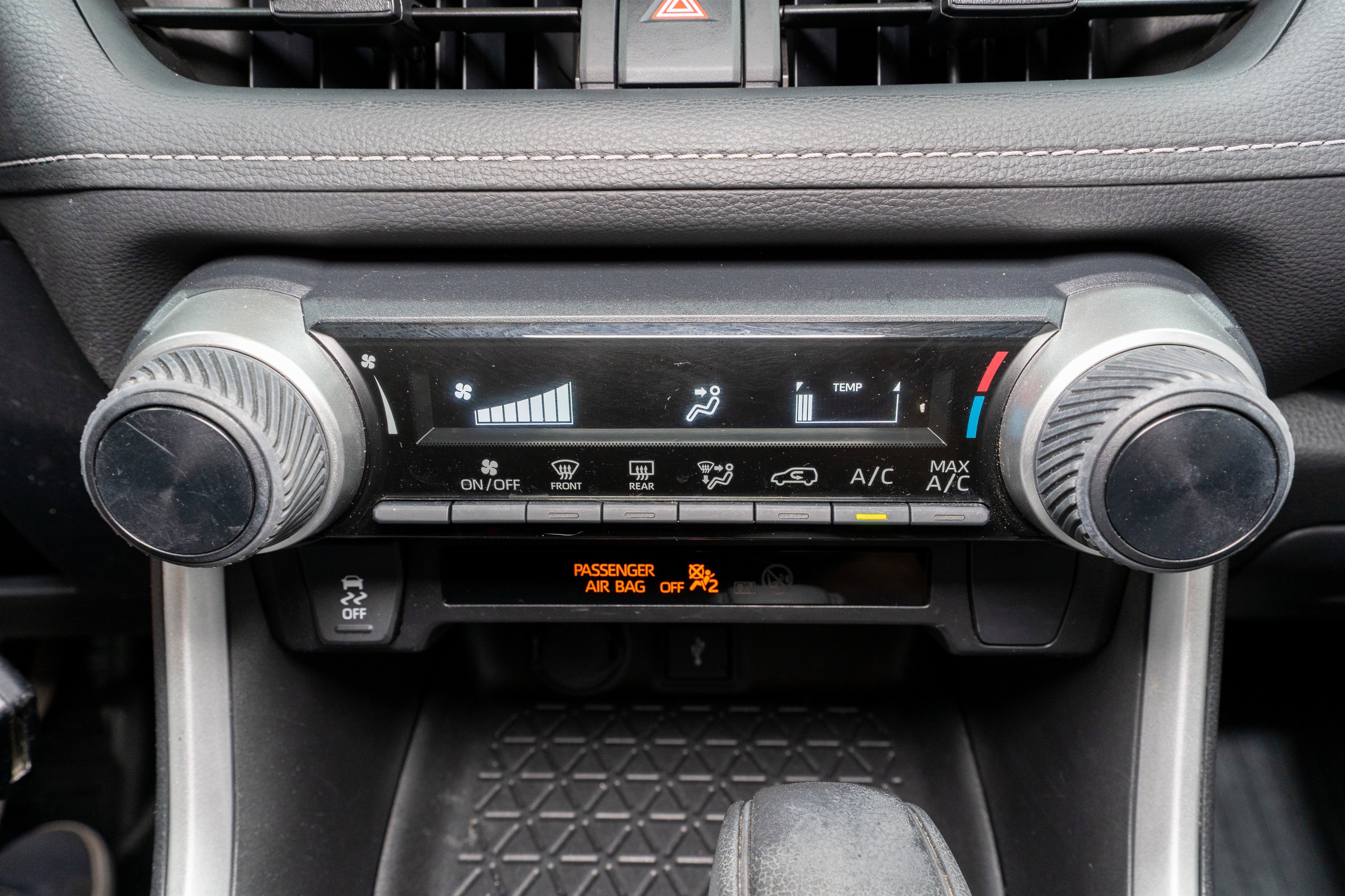 Used 2022 Toyota RAV4 LE FWD image 20