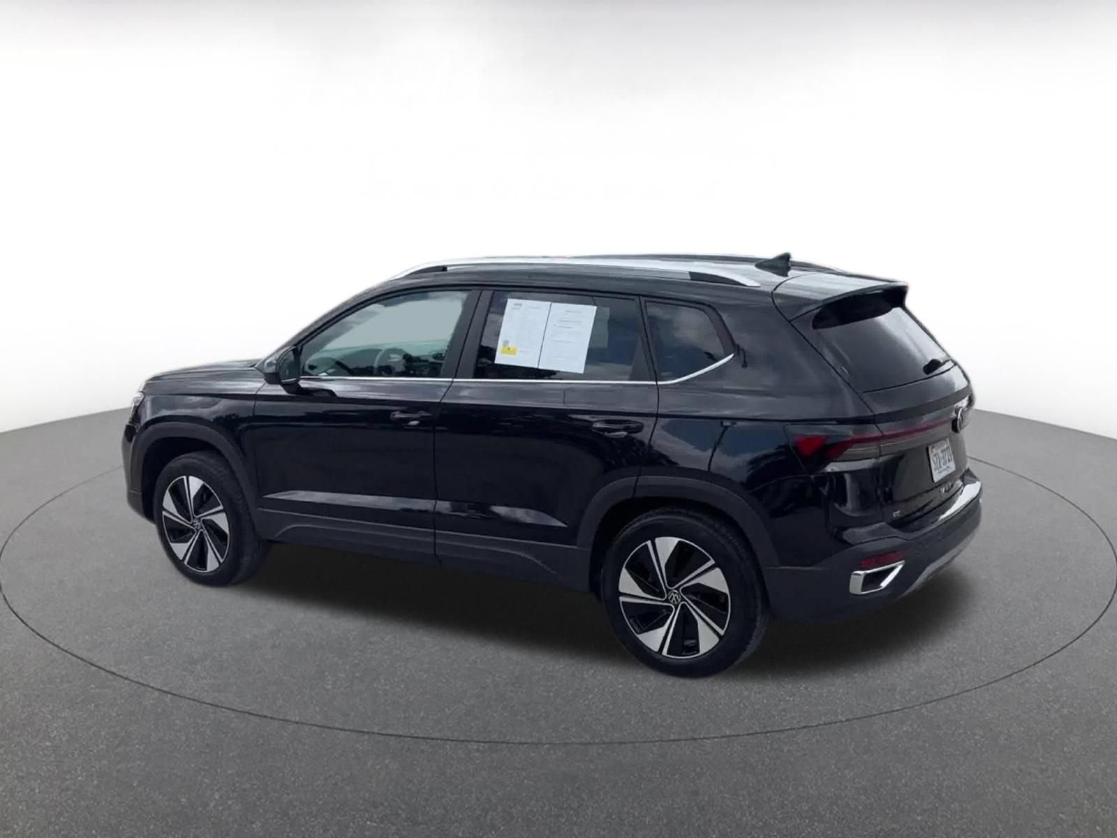 Used 2026 Volkswagen Taos SE AWD/4WD image 10