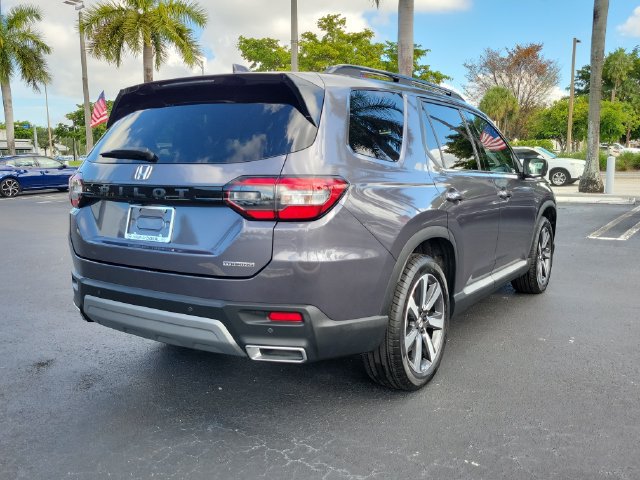 Used 2023 Honda Pilot Touring image 4