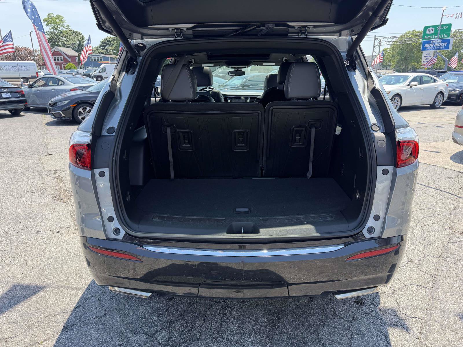 Used 2023 Buick Enclave Essence w/ Experience Buick Package AWD/4WD image 7