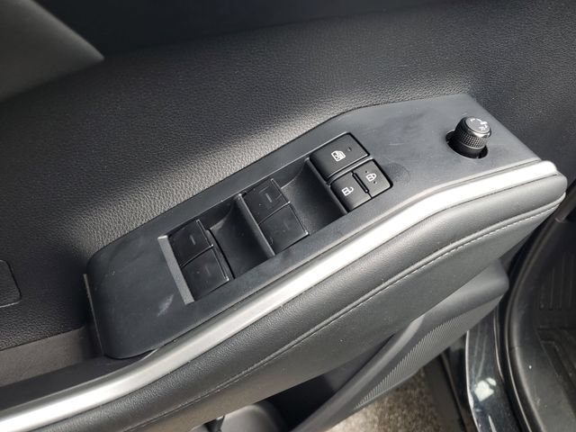 Used 2022 Toyota Highlander XLE FWD image 28