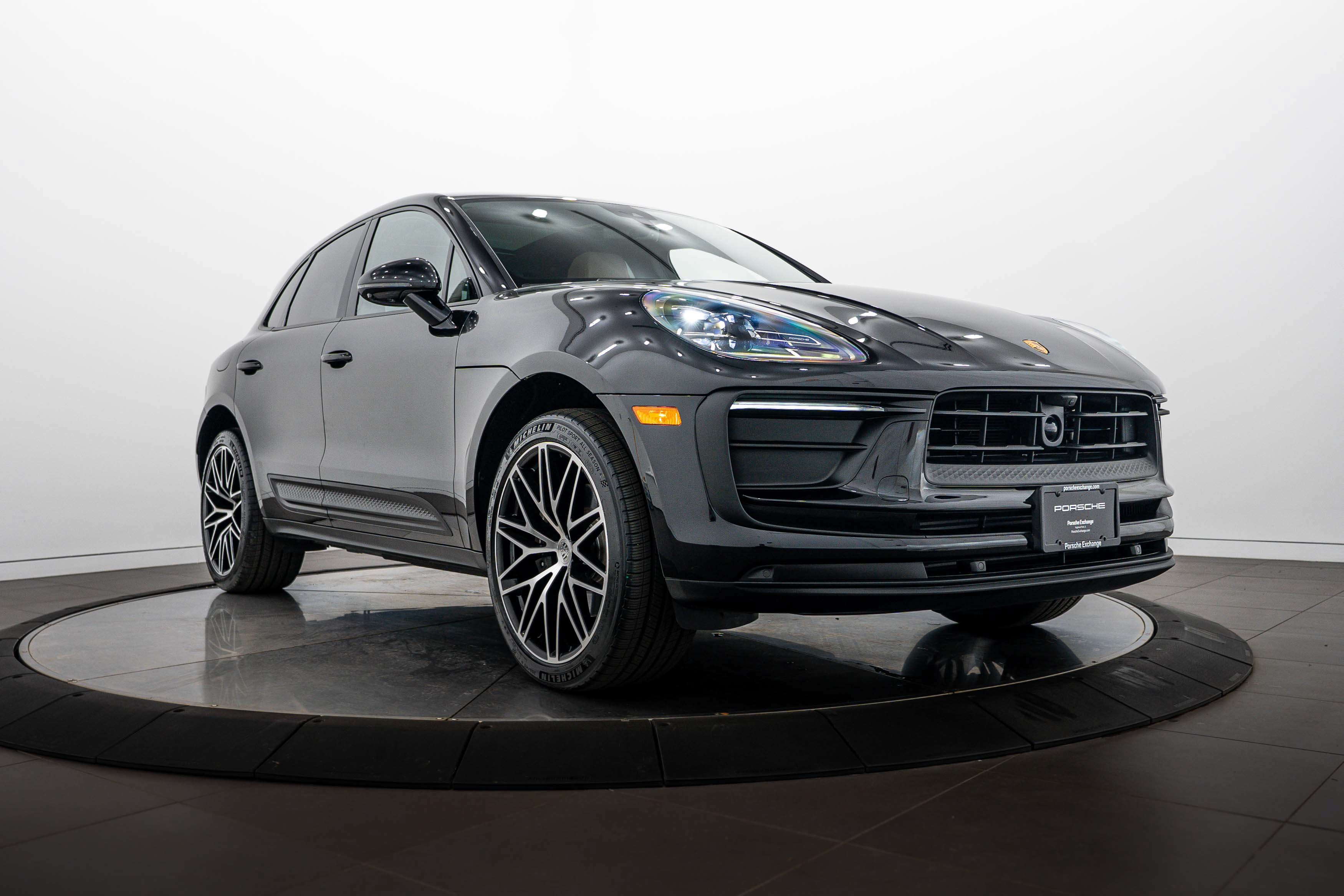 Certified 2026 Porsche Macan AWD/4WD image 9