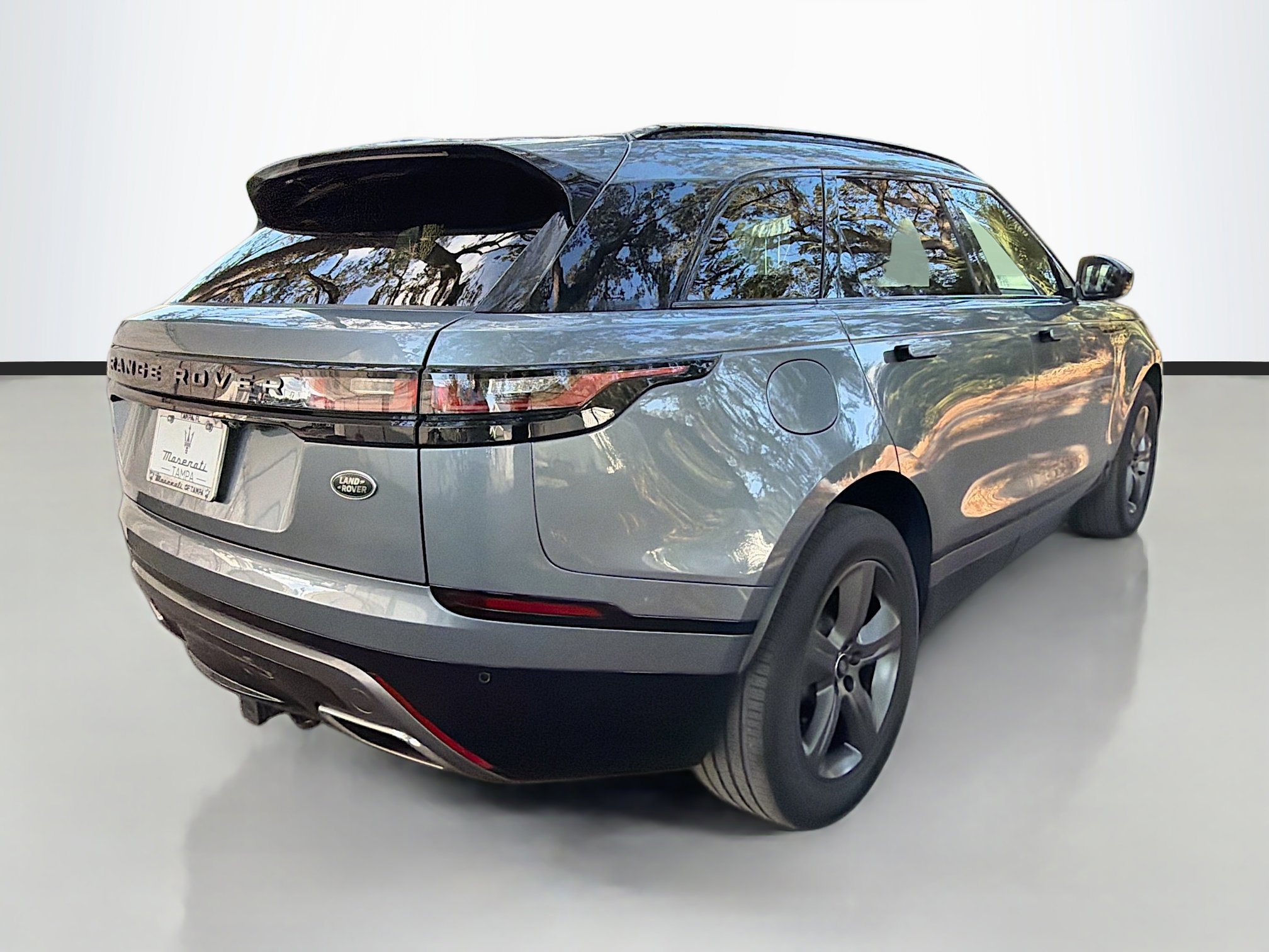 Used 2022 Land Rover Range Rover Velar R-Dynamic S image 3