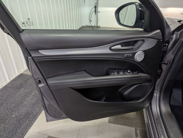 Used 2023 Alfa Romeo Stelvio Veloce image 12