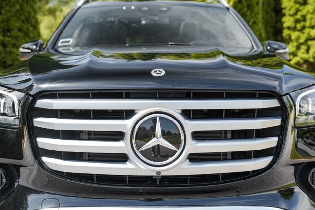 Used 2024 Mercedes-Benz GLS 450 4MATIC w/ Pinnacle Trim Package image 17