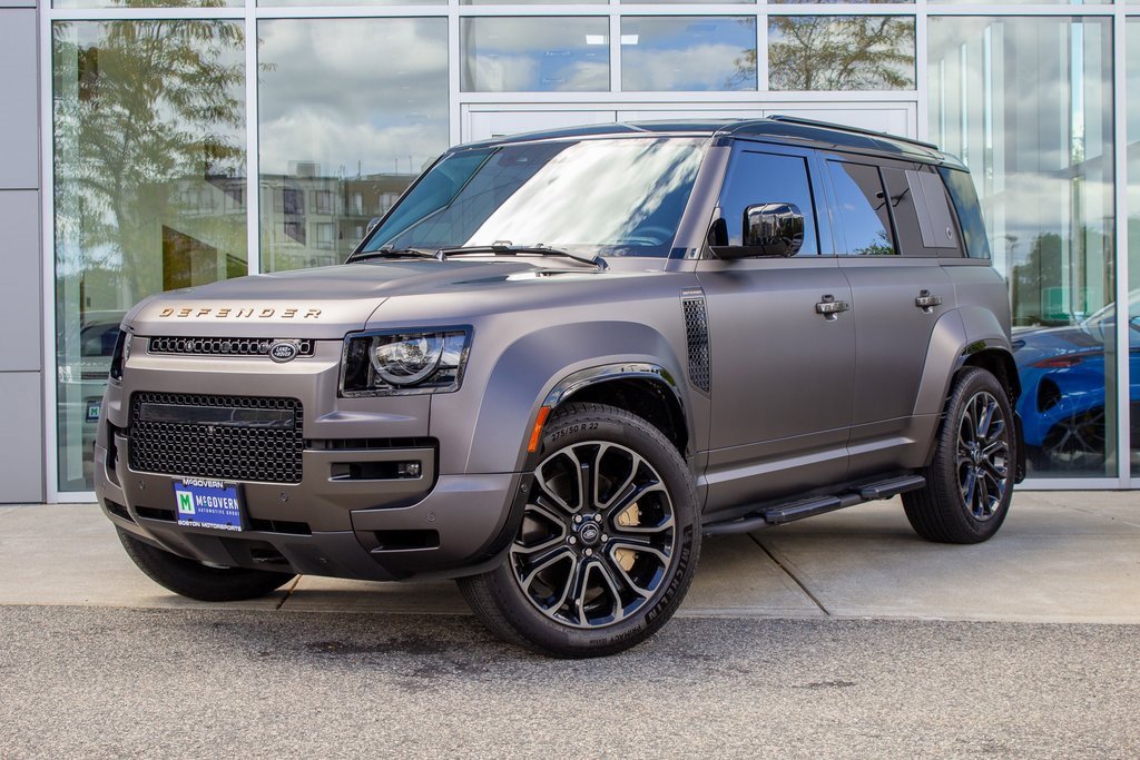 Used 2025 Land Rover Defender 110 image 1
