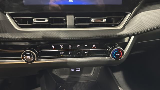 Used 2025 Chevrolet Equinox LT image 31