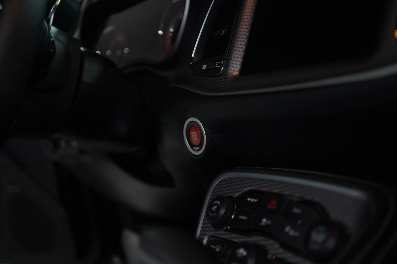 Used 2015 Dodge Challenger SRT Hellcat image 98