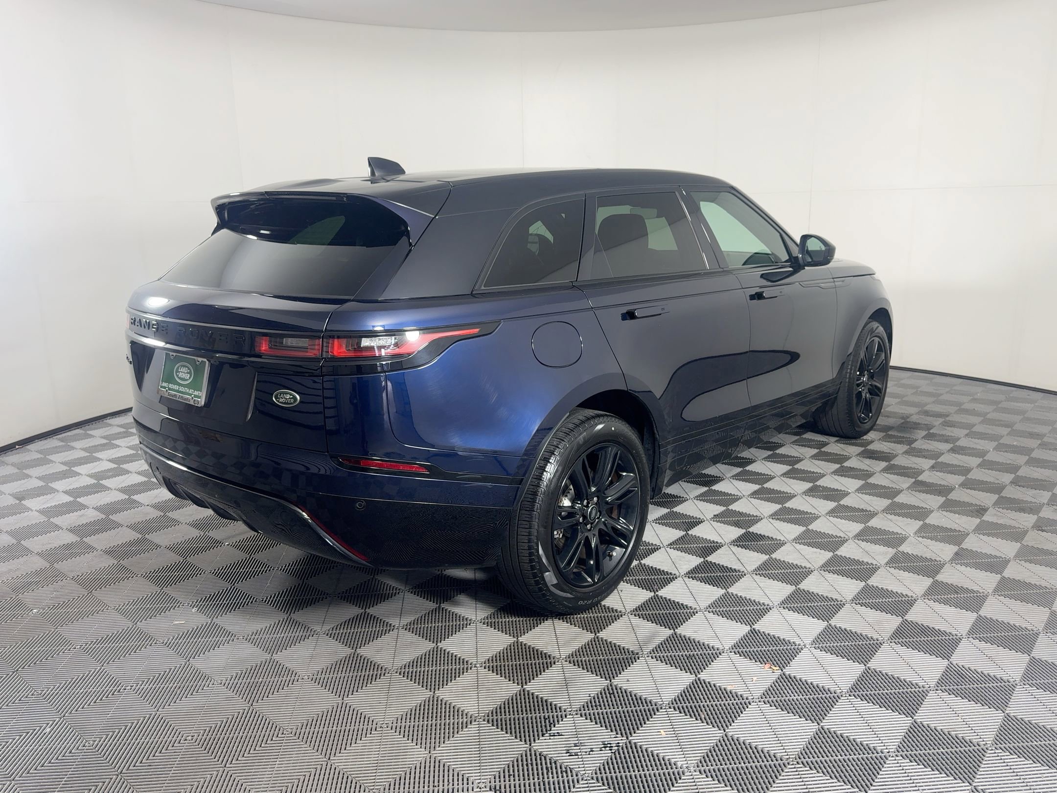 Used 2022 Land Rover Range Rover Velar R-Dynamic S image 9