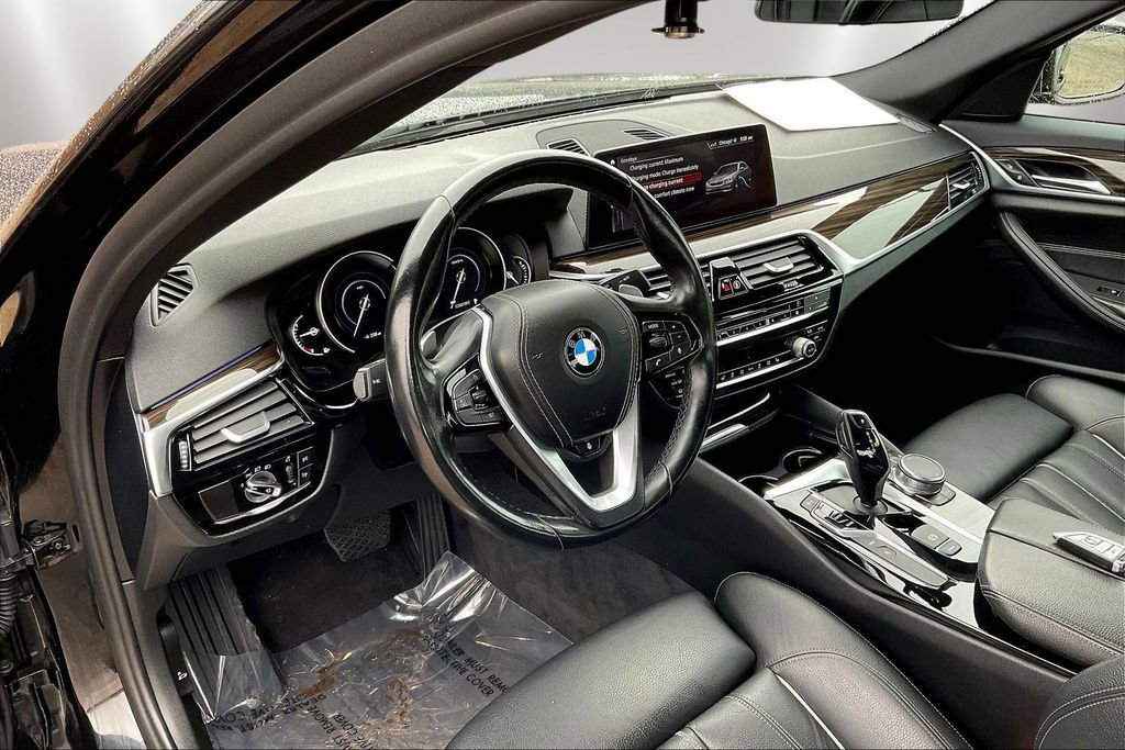 Used 2019 BMW 530e xDrive w/ Convenience Package image 17