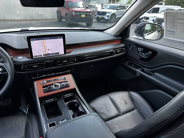 Certified 2024 Lincoln Aviator Reserve w/ Jet Package AWD/4WD image 17