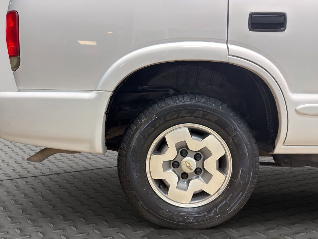 Used 2003 Chevrolet Blazer LS w/ Preferred Equipment Group image 24