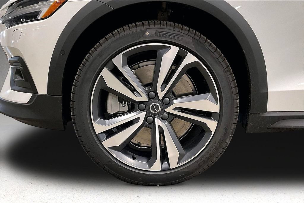 New 2026 Volvo V60 B5 Cross Country Plus w/ Protection Package Premier AWD/4WD image 13