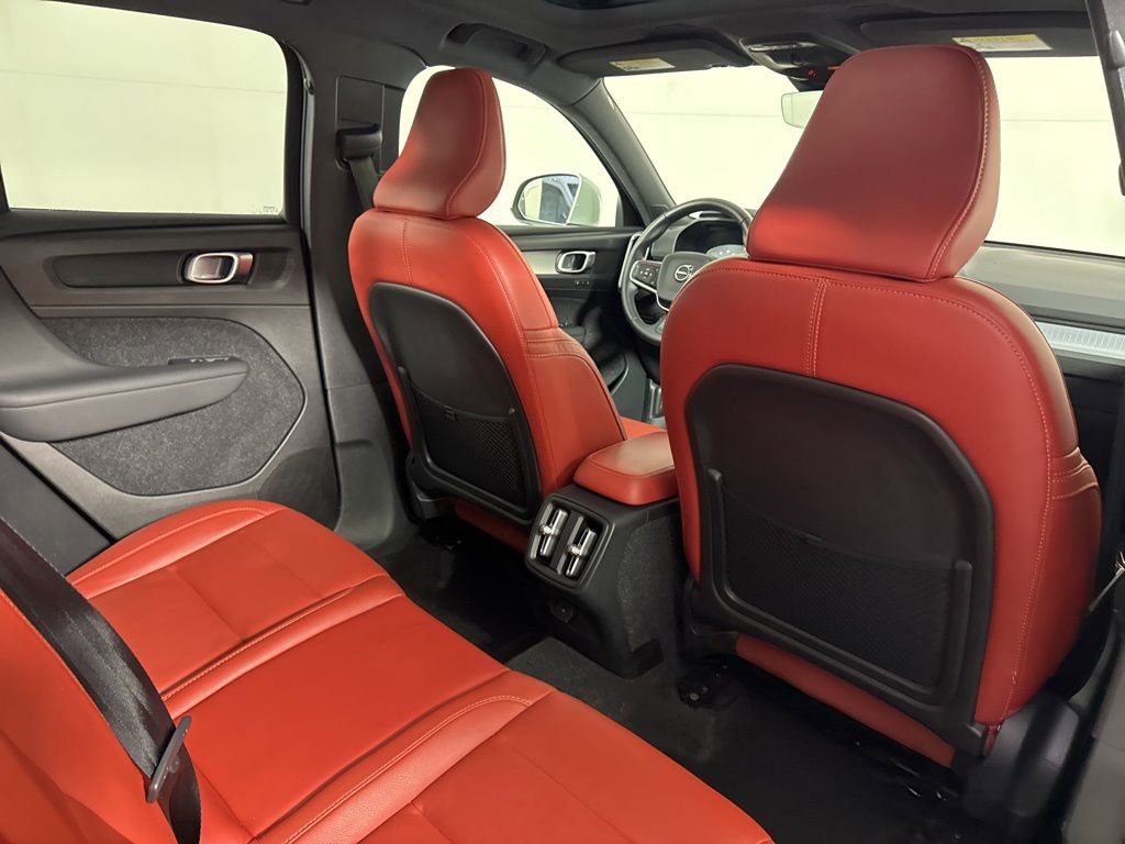 Used 2019 Volvo XC40 T5 Momentum image 17