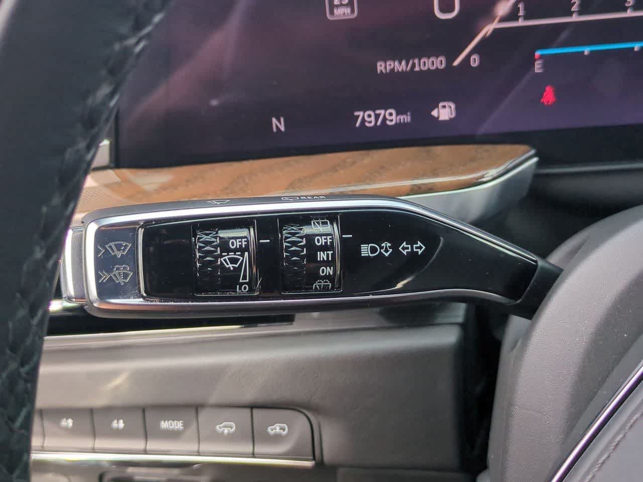Used 2025 Cadillac Escalade Sport Platinum w/ LPO, ONYX Package AWD/4WD image 28