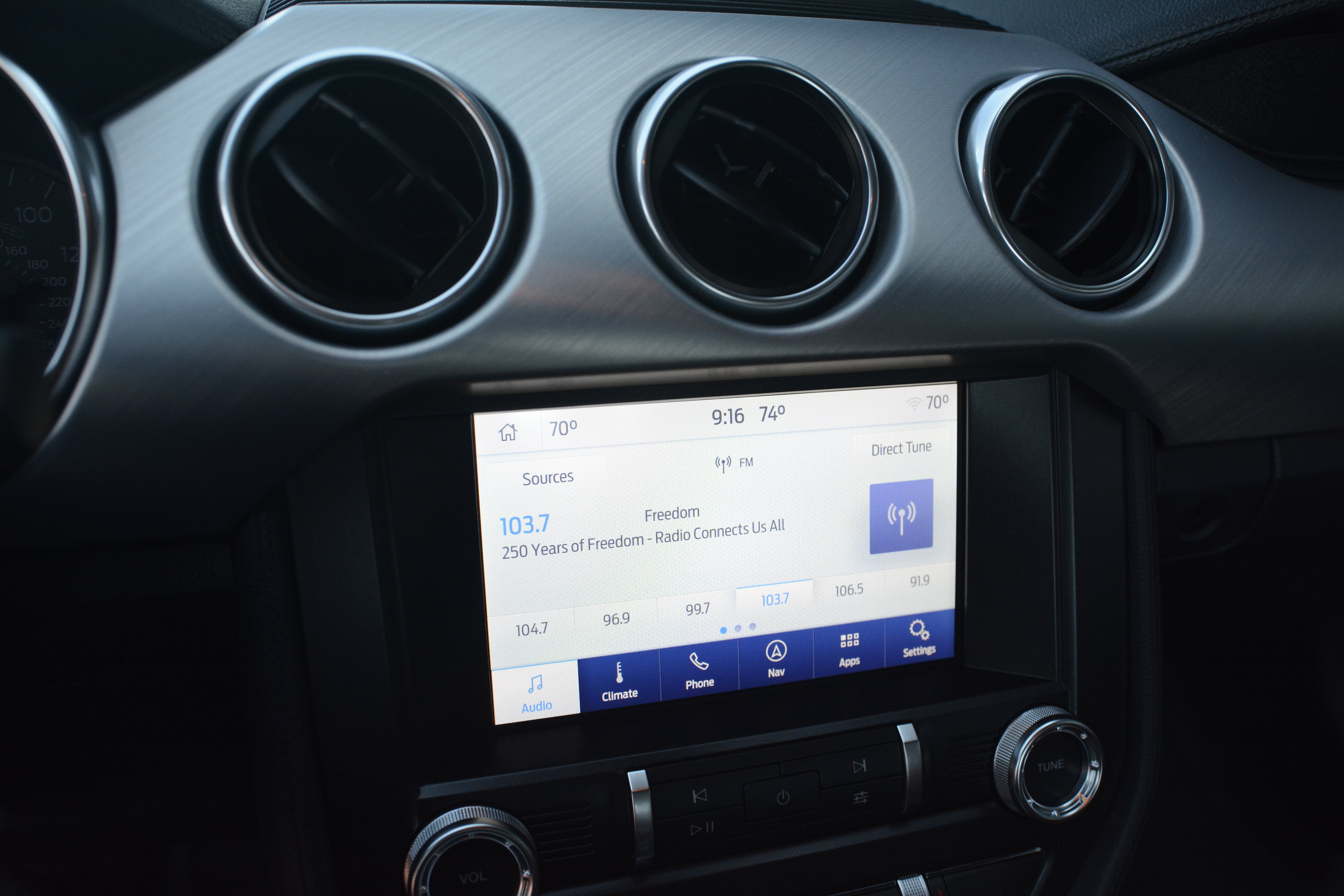 Used 2019 Ford Mustang Premium w/ Ford Safe & Smart Package RWD image 21