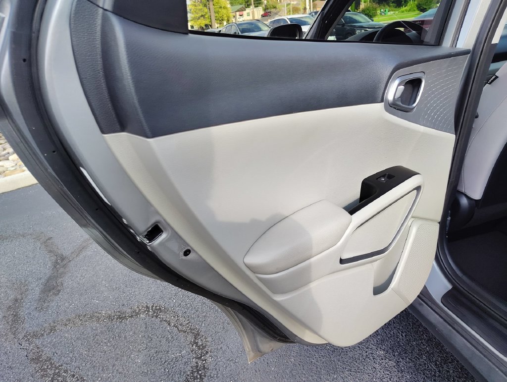 Certified 2023 Kia Soul LX w/ LX Technology Package FWD image 20