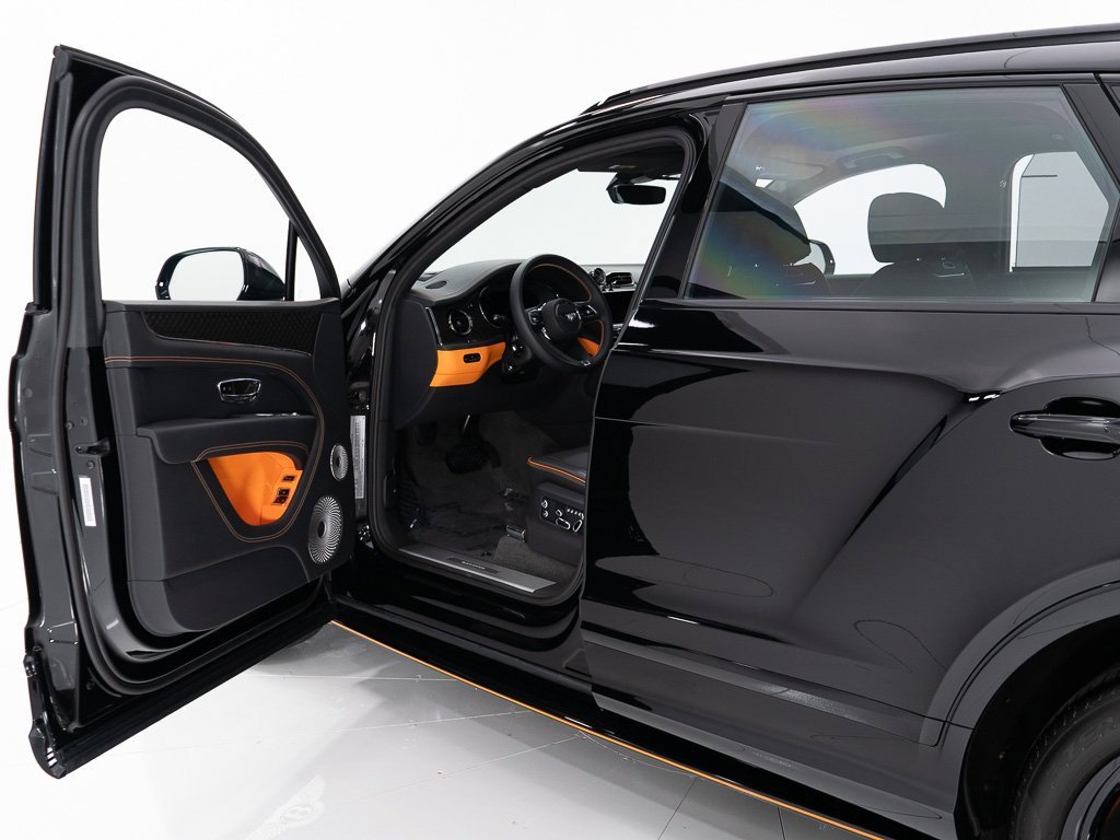 Used 2025 Bentley Bentayga image 9