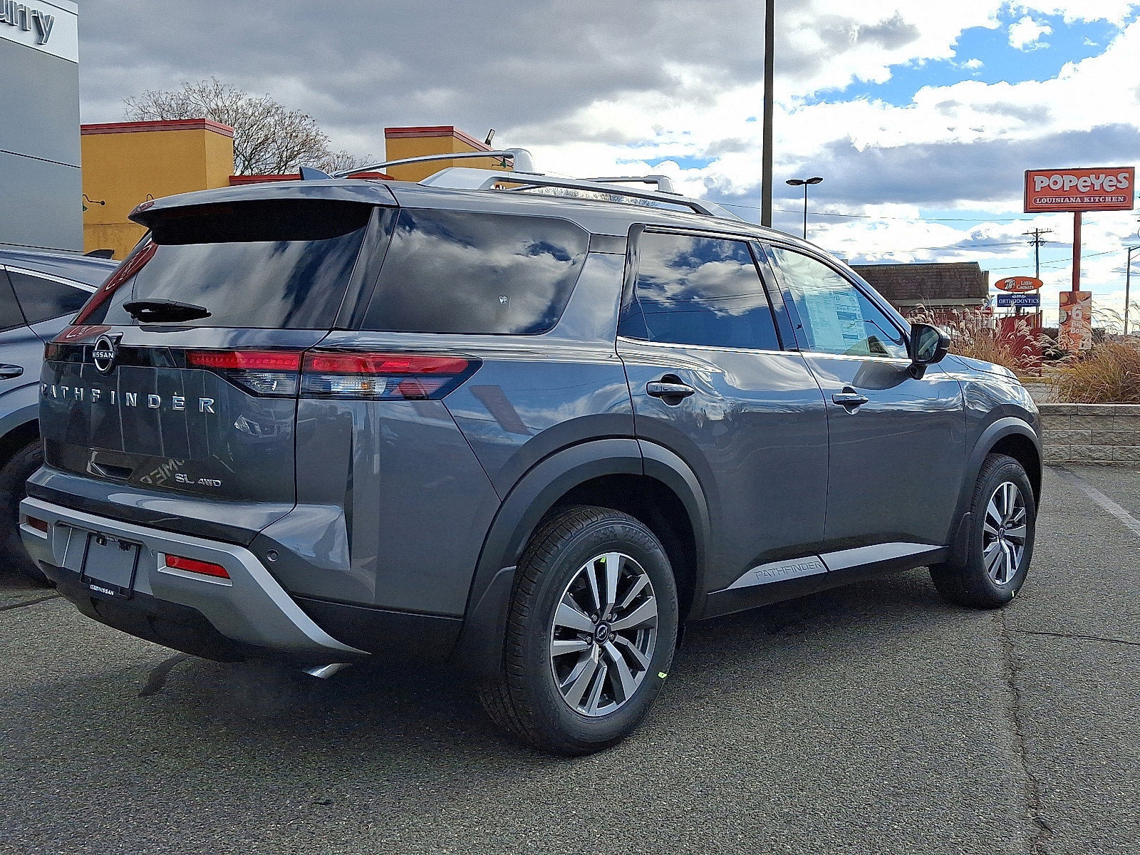 New 2025 Nissan Pathfinder SL image 4