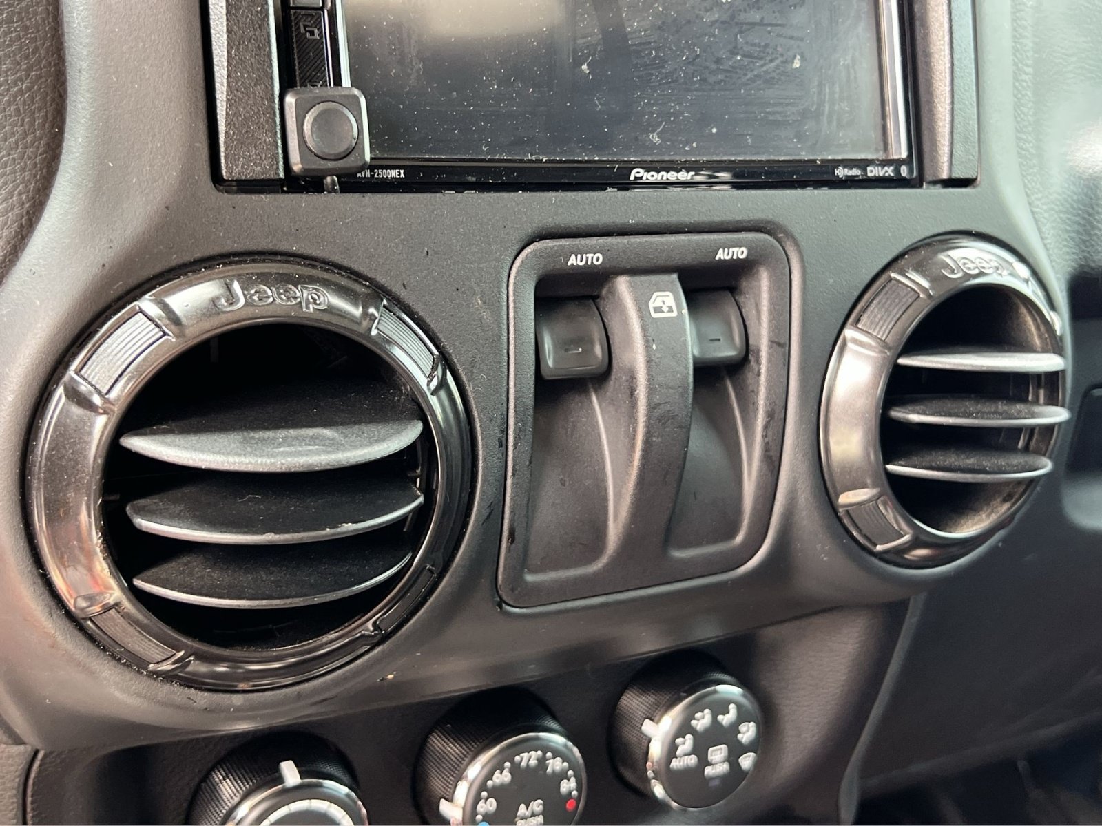Used 2018 Jeep Wrangler Rubicon AWD/4WD image 30
