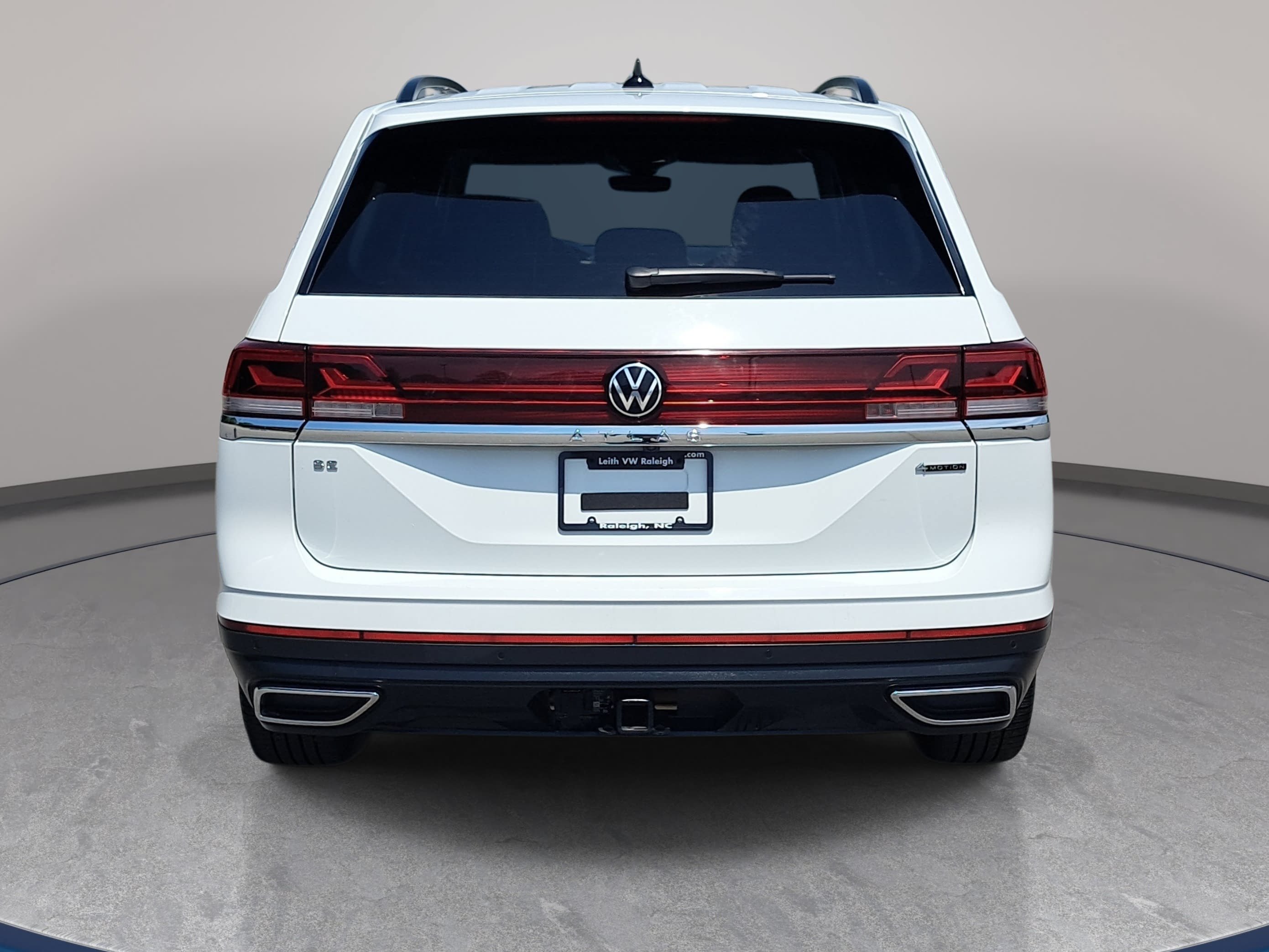 Used 2025 Volkswagen Atlas SE AWD/4WD image 6