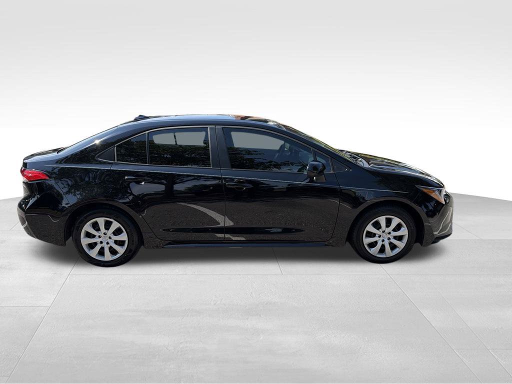 Used 2025 Toyota Corolla LE w/ Convenience Package FWD image 5