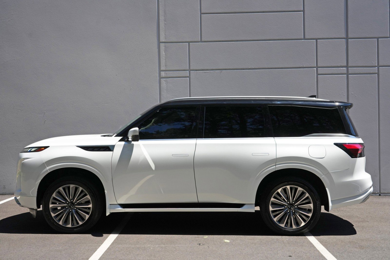 Used 2025 INFINITI QX80 Sensory w/ Premium Cargo Package AWD/4WD image 57