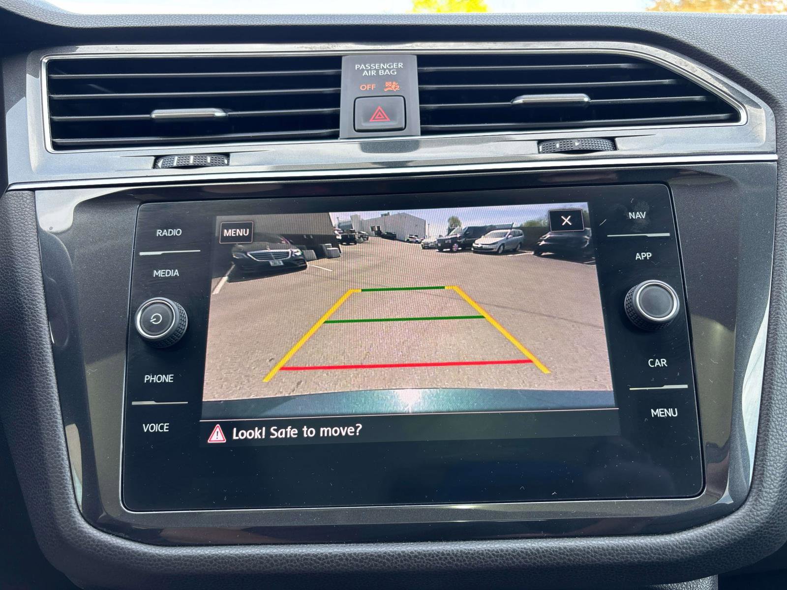 Used 2019 Volkswagen Tiguan SEL AWD/4WD image 24