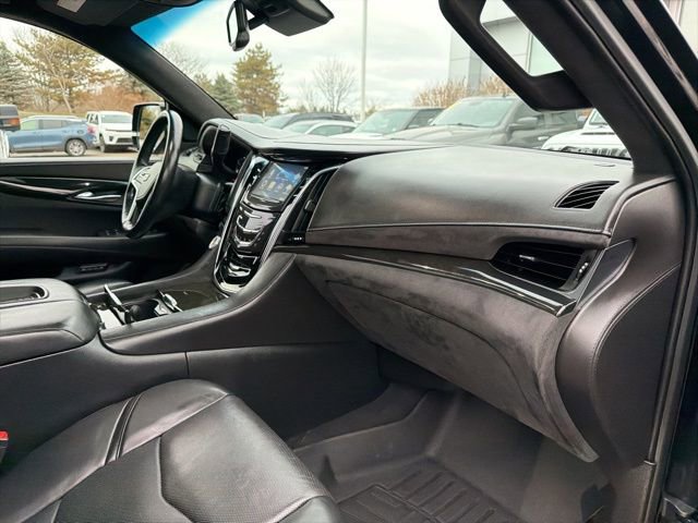 Used 2016 Cadillac Escalade Platinum image 30
