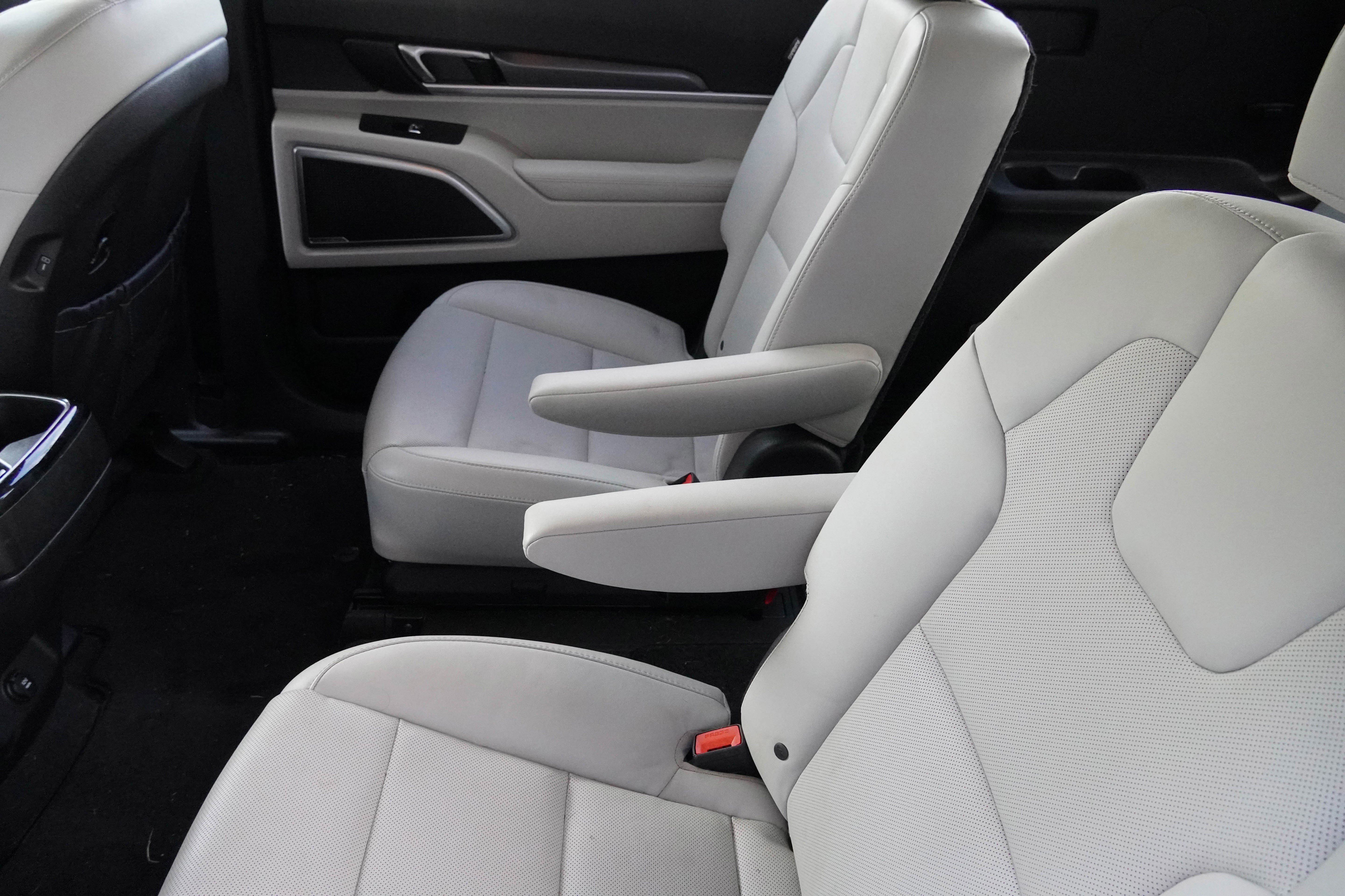 Used 2023 Kia Telluride S FWD image 32