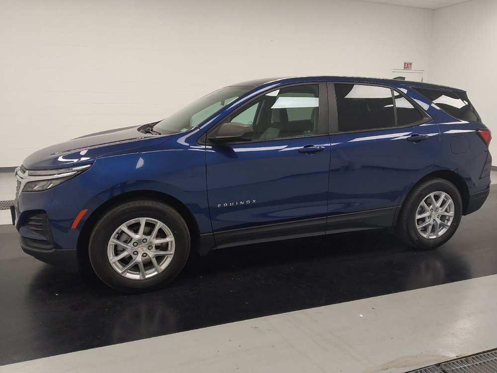 Used 2022 Chevrolet Equinox LS w/ LS Convenience Package FWD image 2