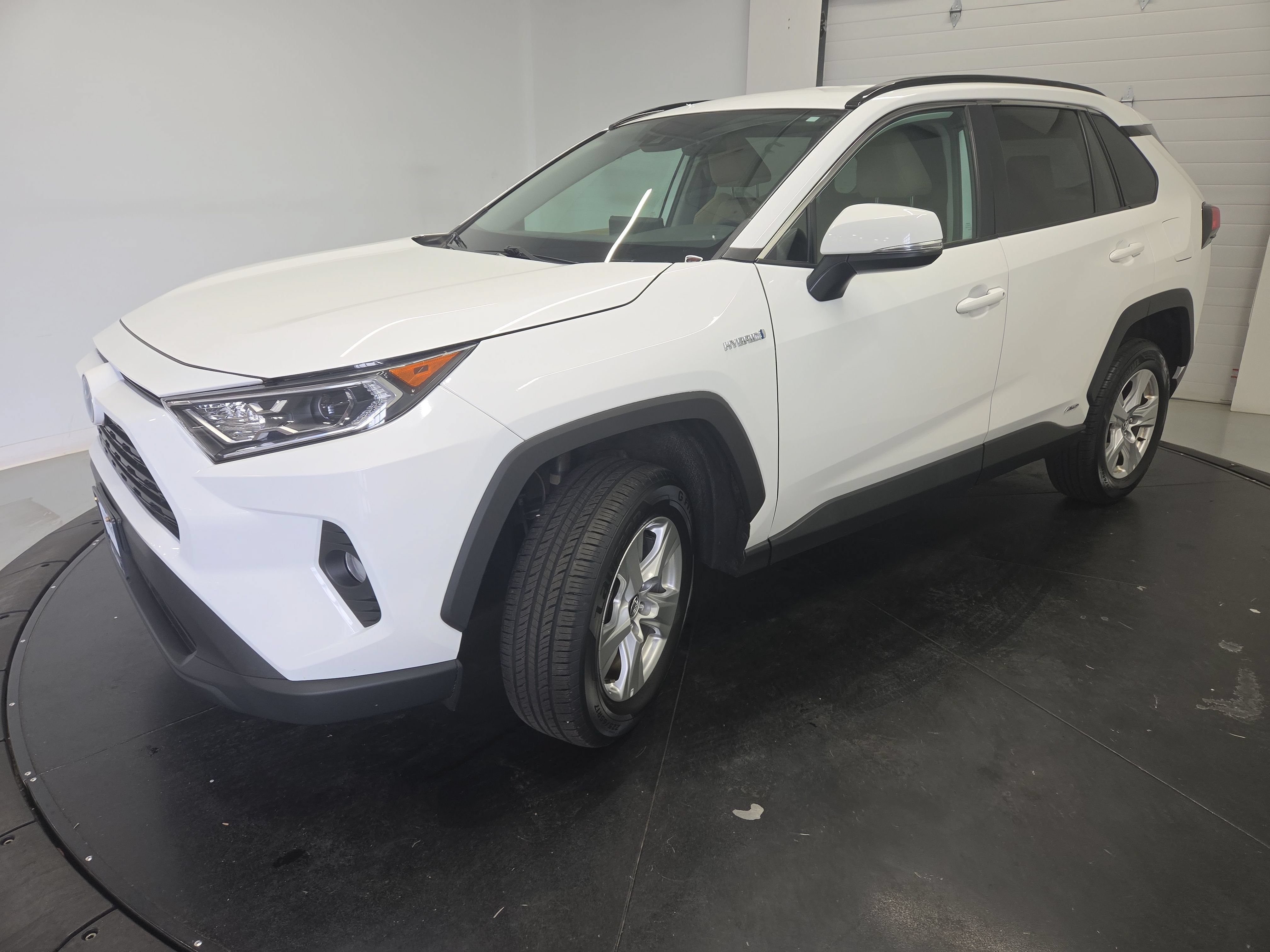 Used 2021 Toyota RAV4 XLE AWD/4WD image 3