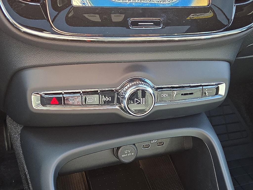 New 2026 Volvo XC40 B5 Ultra w/ Protection Package Premier AWD/4WD image 29