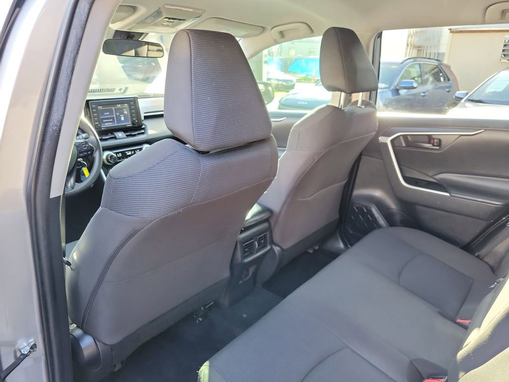 Used 2021 Toyota RAV4 LE image 11