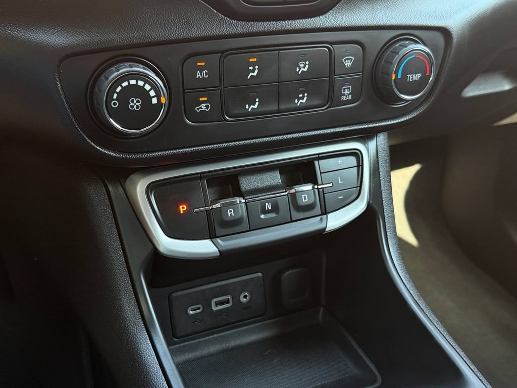 Used 2024 GMC Terrain SLE FWD image 26