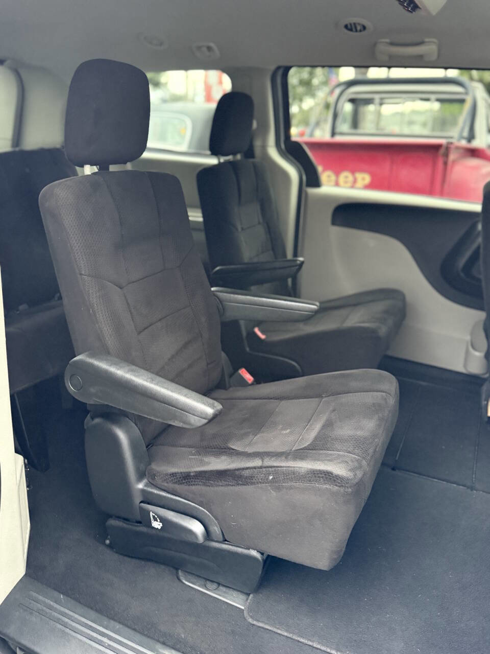 Used 2013 Dodge Grand Caravan SE image 18