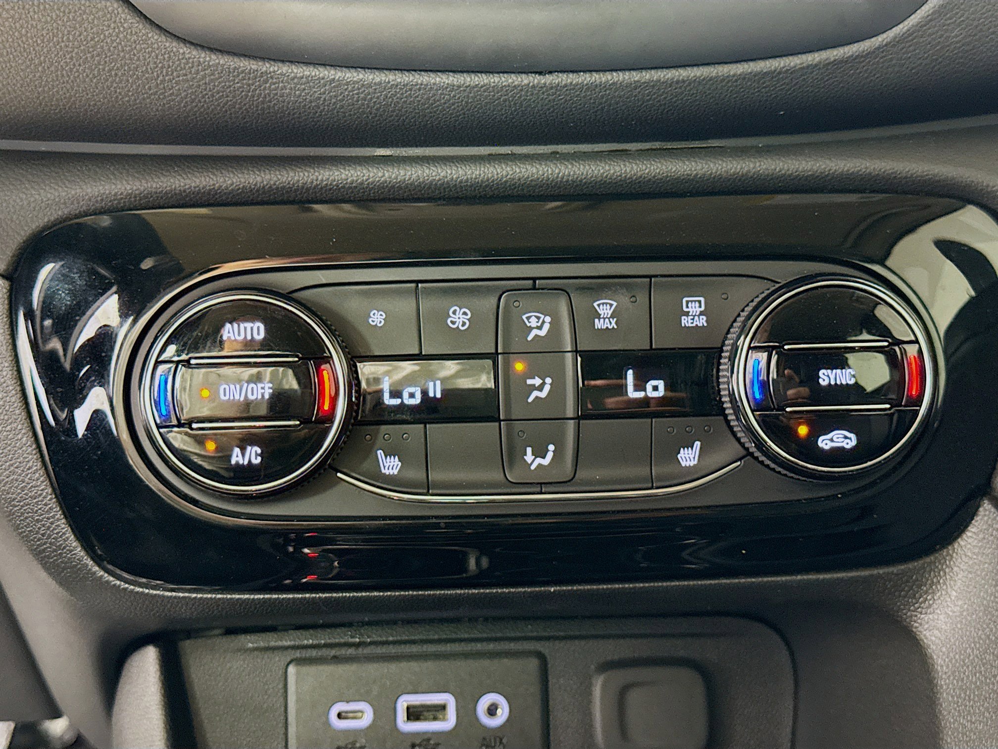 Used 2023 Buick Encore GX Select w/ Sport Touring Package image 16