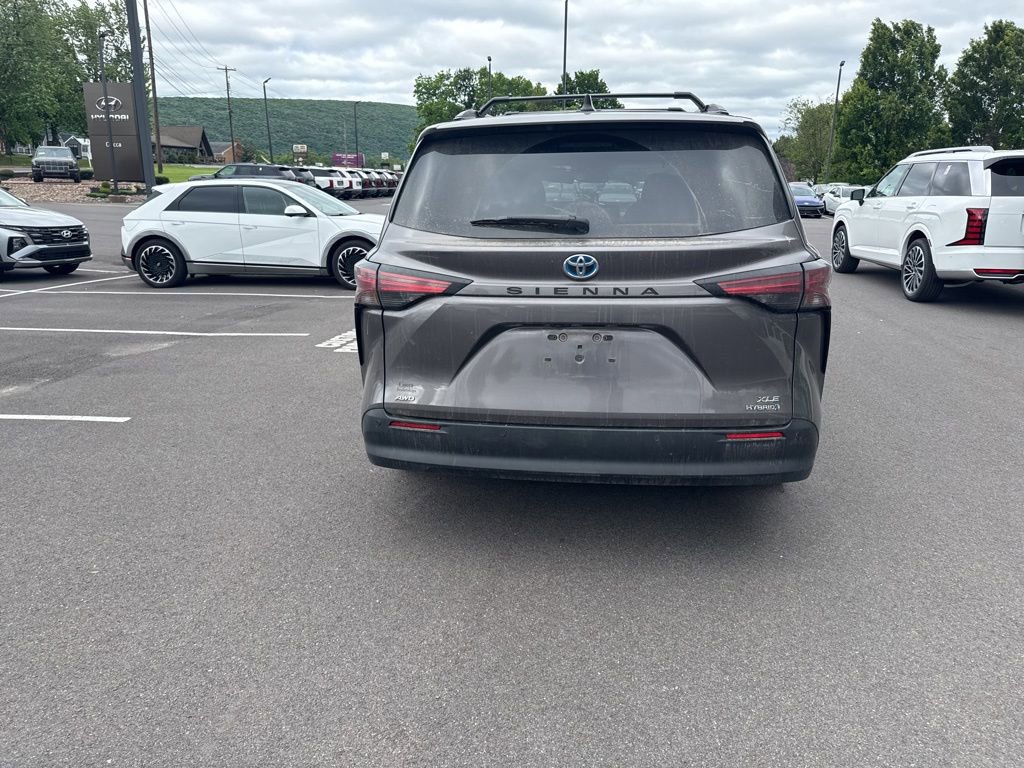 Used 2021 Toyota Sienna XLE AWD/4WD image 6