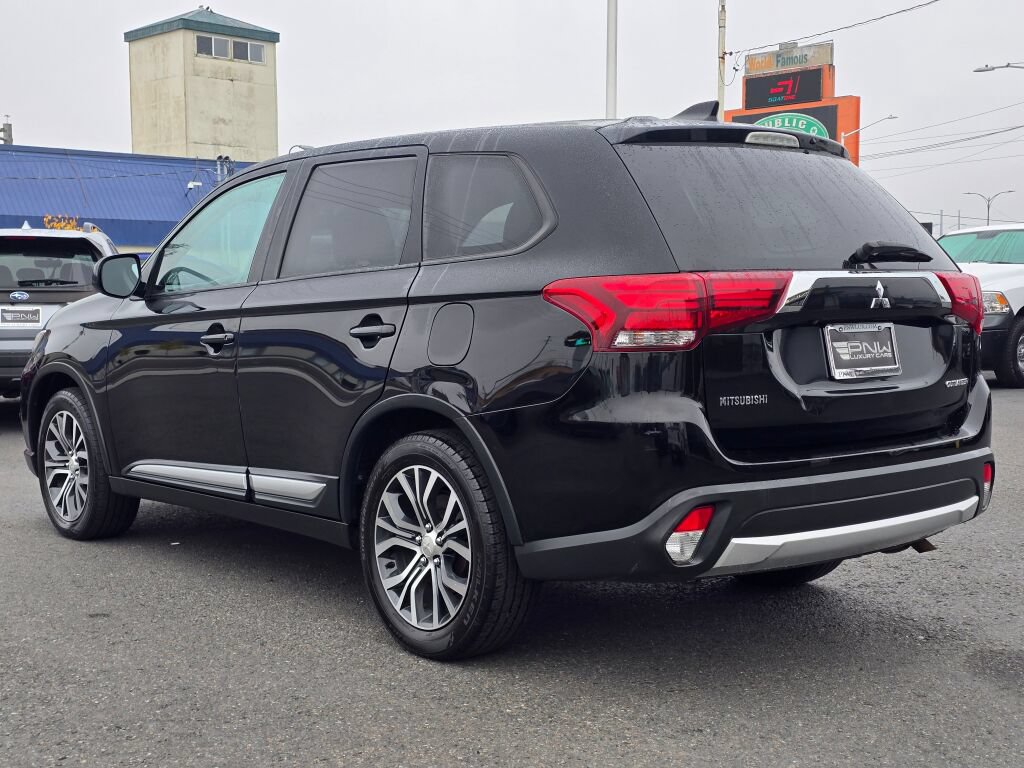 Used 2018 Mitsubishi Outlander ES FWD image 8