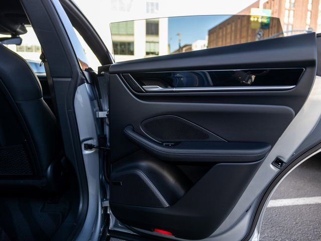 Certified 2025 Porsche Macan Electric image 41